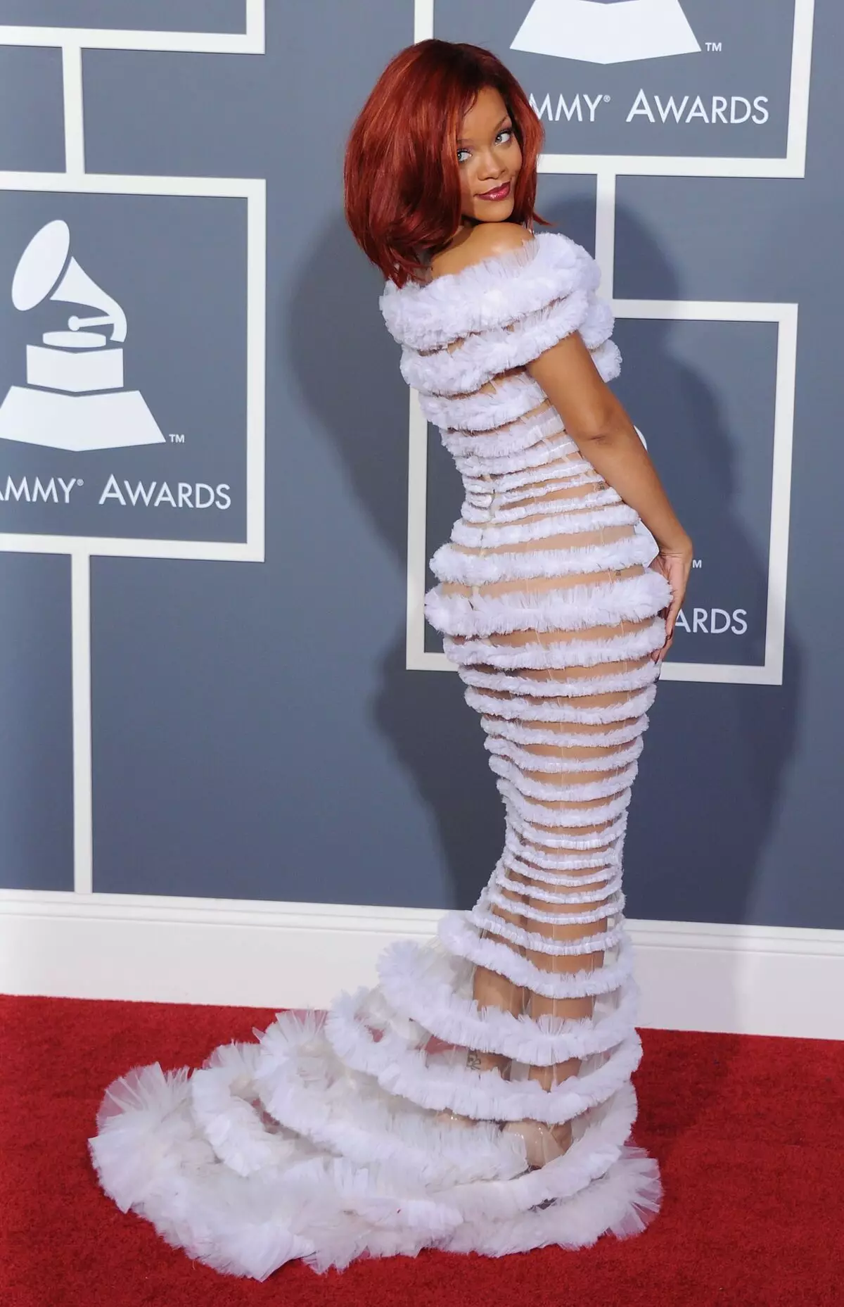 Fọto: 30 Pupọ awọn aworan Faletovative Rihanna ni ọwọ ti ọdun 30th ti akọrin 93553_20