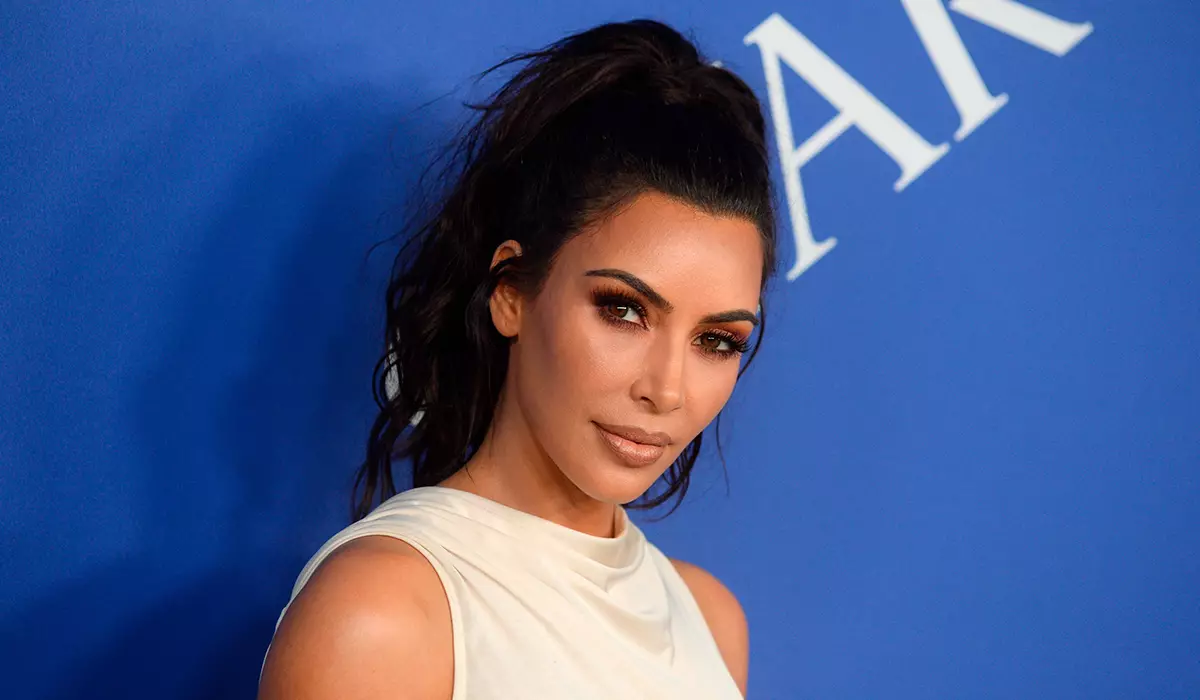 Insider הכחיש שמועות על Quilley Jenner ו קים Kardashian: "אין דרמה"