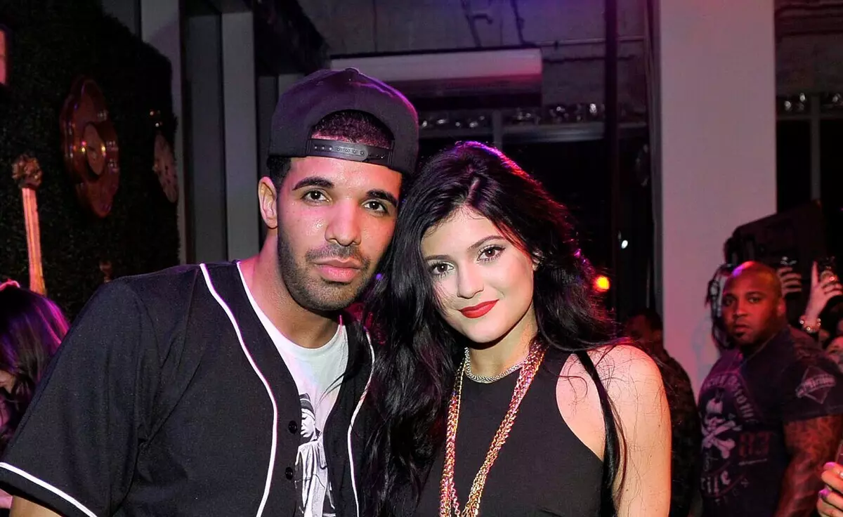 Drake Kylie Jenner di strana ku ditirse ku azad bibe