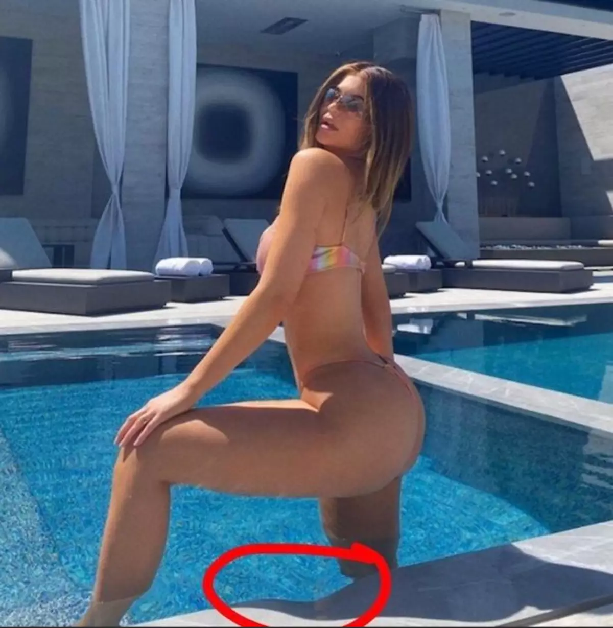 Episkā kļūme: Kylie Jenner Ridicked par pārāk pamanāmu Photoshop 93885_1