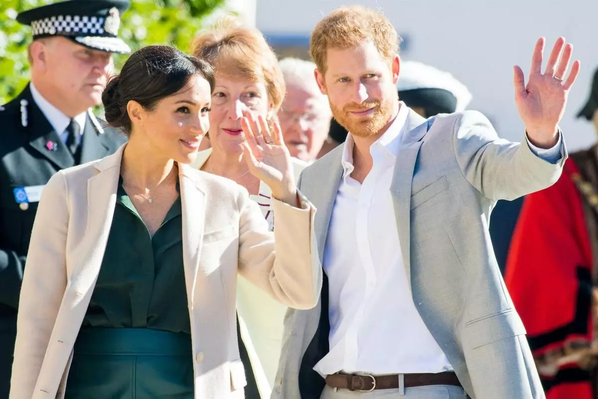 Princ Harry in Megan Oarl je zavrnil kraljevske dolžnosti: 