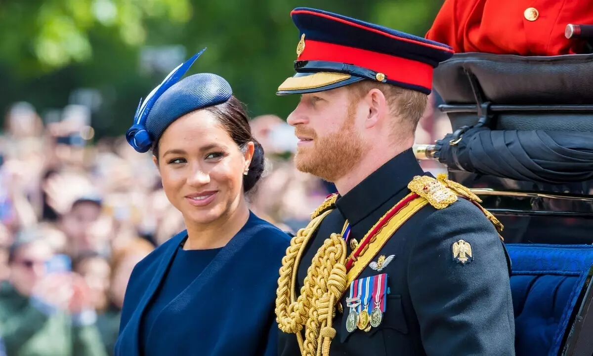 Höfundur bókarinnar um Duke of Sussekskaya sagði að Prince Harry sé heimskur Megan Marcle