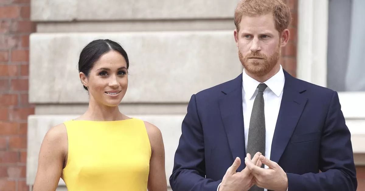 Prince Harry og Megan Plant gagnrýndi fyrir utan vistfræðilegan bíl