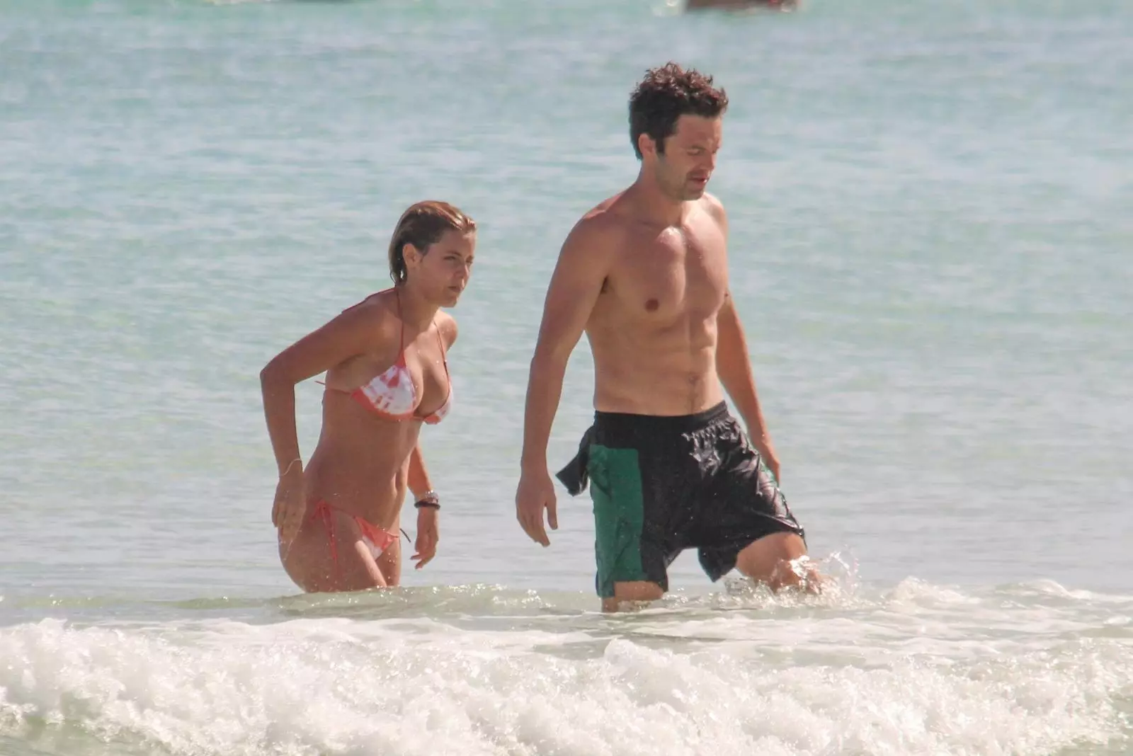 Foto: Sebastian Stan met een geliefde stapte in de lenzen van de paparazzi op het strand in Mexico 95339_4