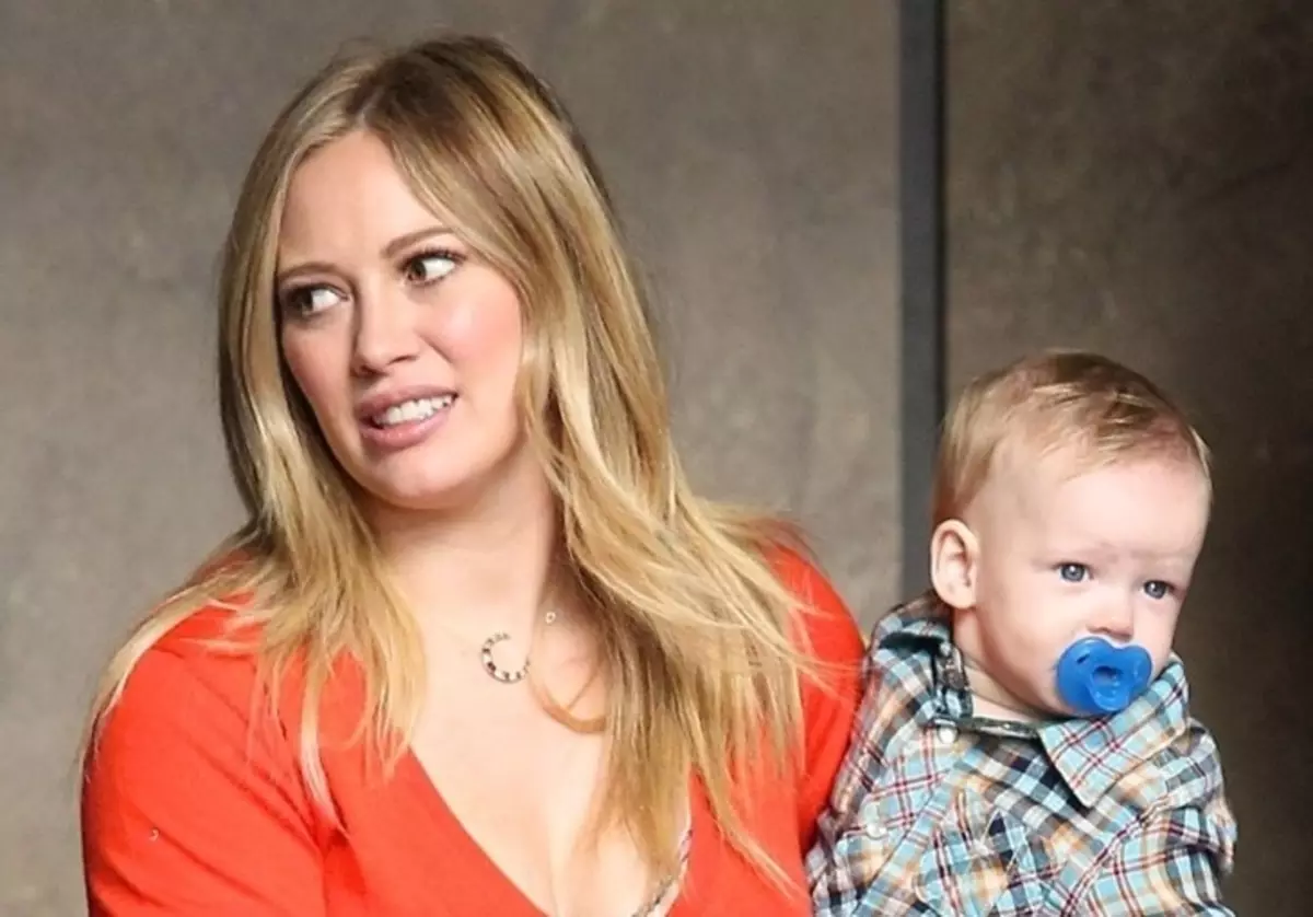 "Moi persoal": Hilary Duff compartiu aniversario doméstico no auga