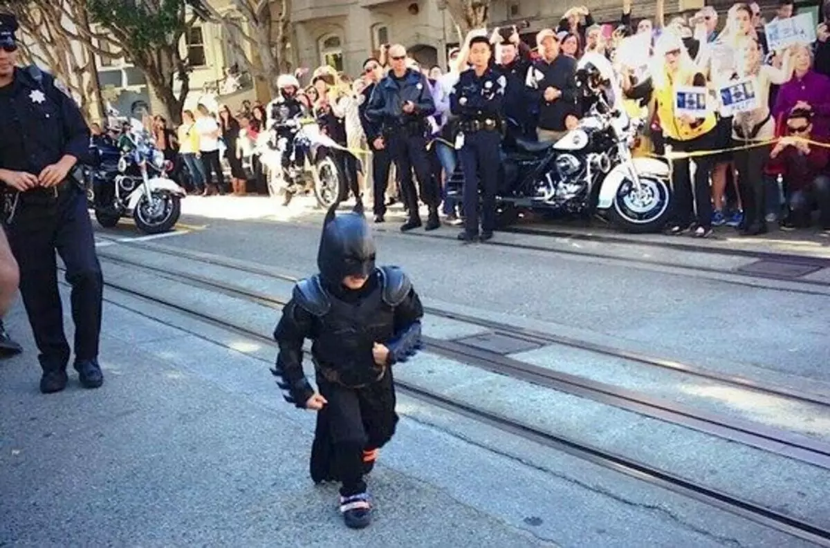 Ben Affleck ja Christian Bale rõõmustas väikese batmaniga