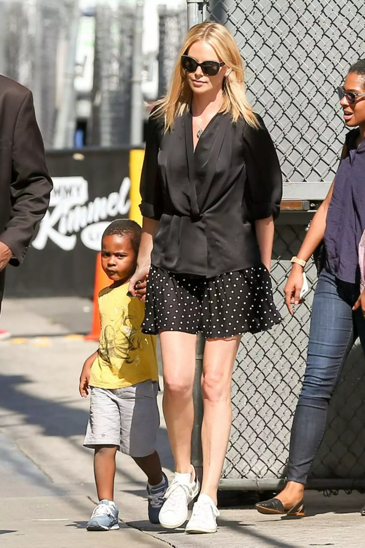 Photo: Charlize Therlize Theron ethwetshiwe nendodakazi ne 