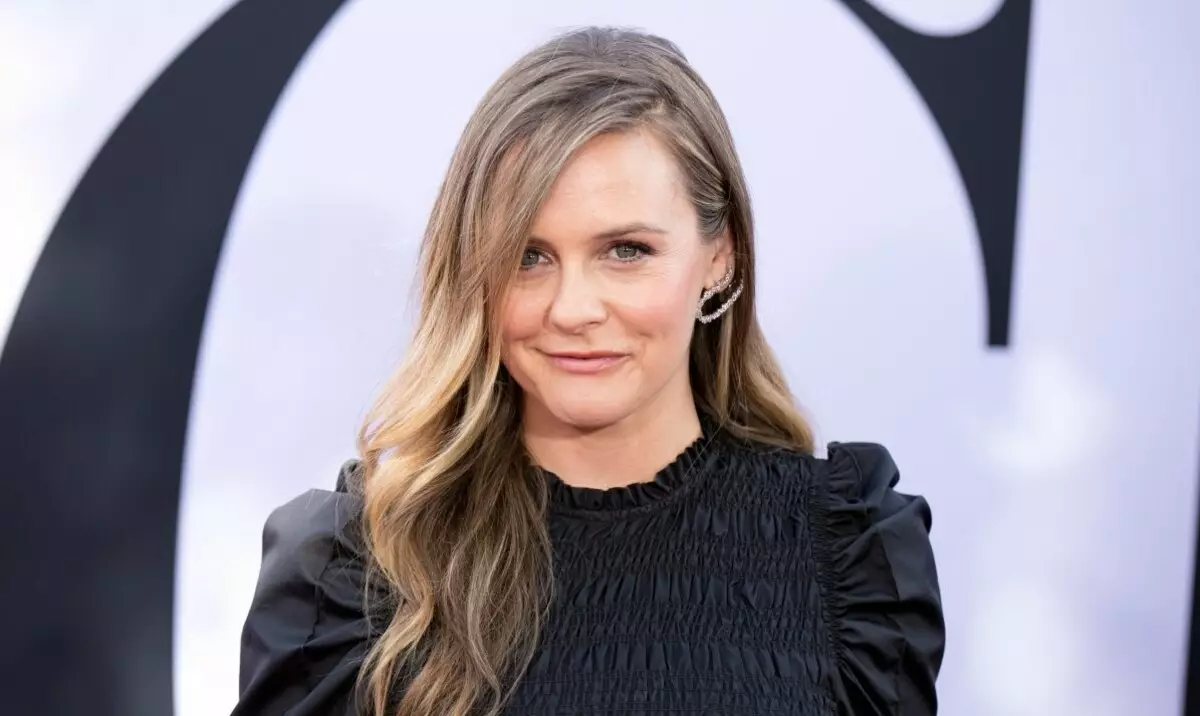 Alicia Silverstone võtab vanni 9-aastase pojaga