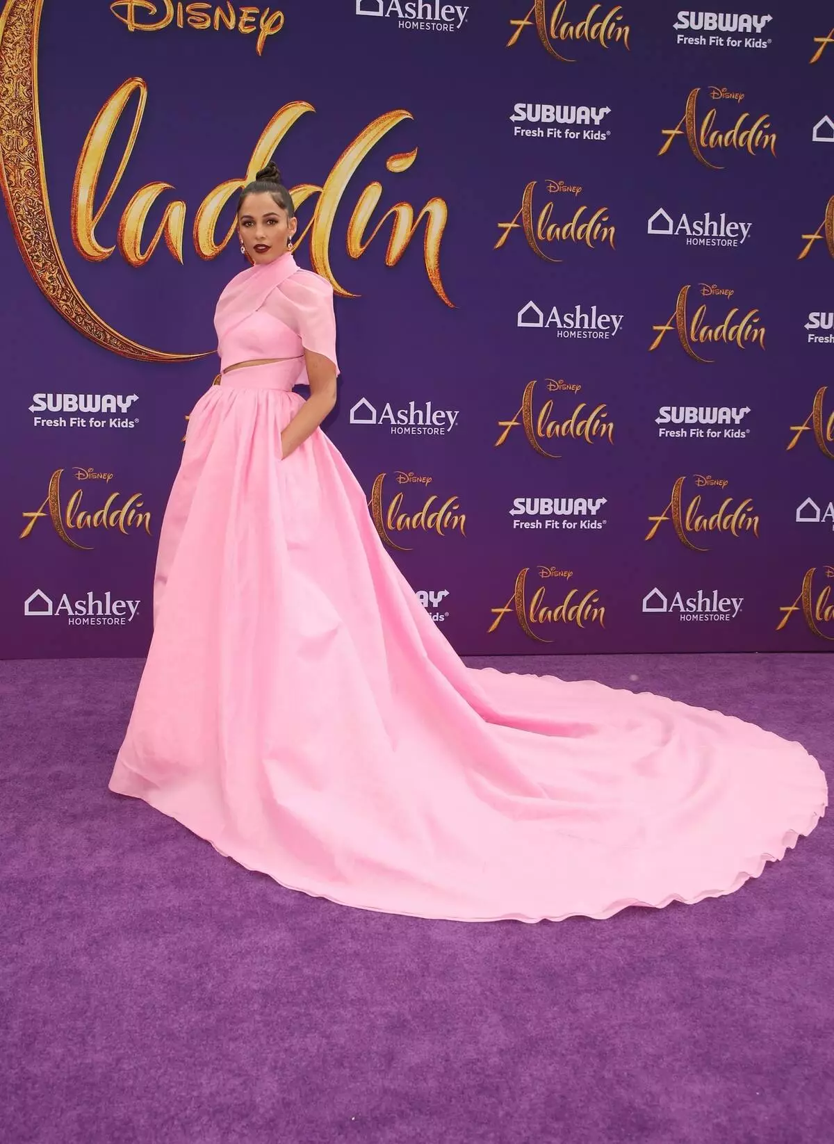 Ese Smith hamwe n'umuryango, Naomi Scott, Helen Mirren n'abandi kuri Premiere ya Aladdin i Los Angeles 96003_11