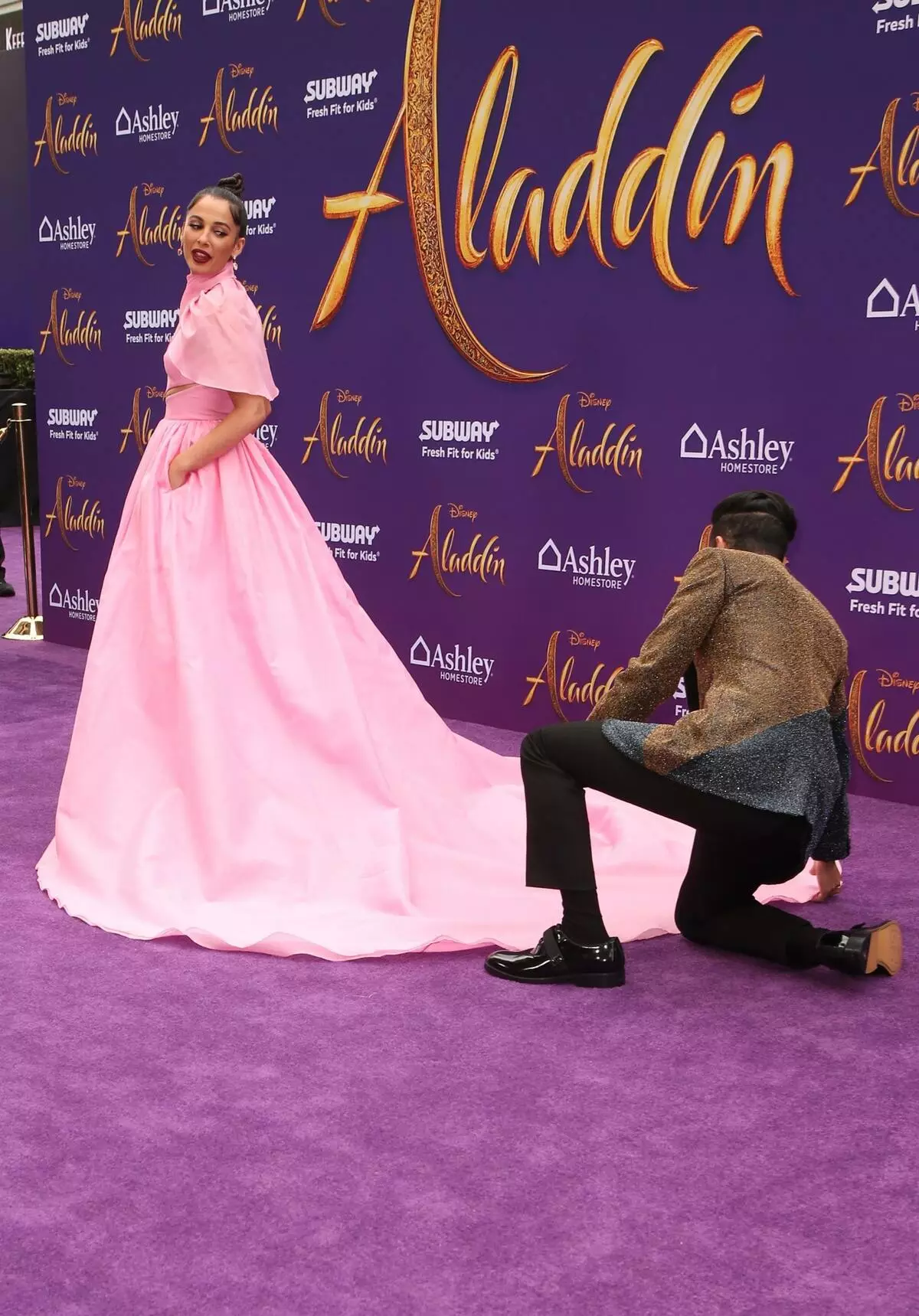 Ese Smith hamwe n'umuryango, Naomi Scott, Helen Mirren n'abandi kuri Premiere ya Aladdin i Los Angeles 96003_12