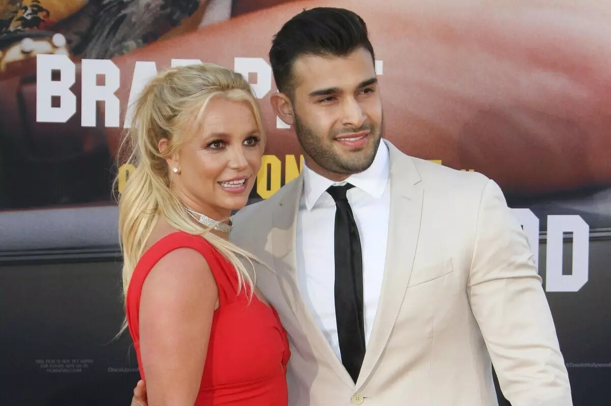 Britney Spears nåede først det røde tæppe med kæreste Sam Asgari