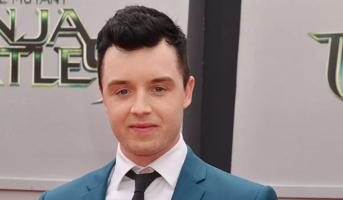 Noel Fisher va dir que Mickey i Yena esperen després de la "desvergonyiment"