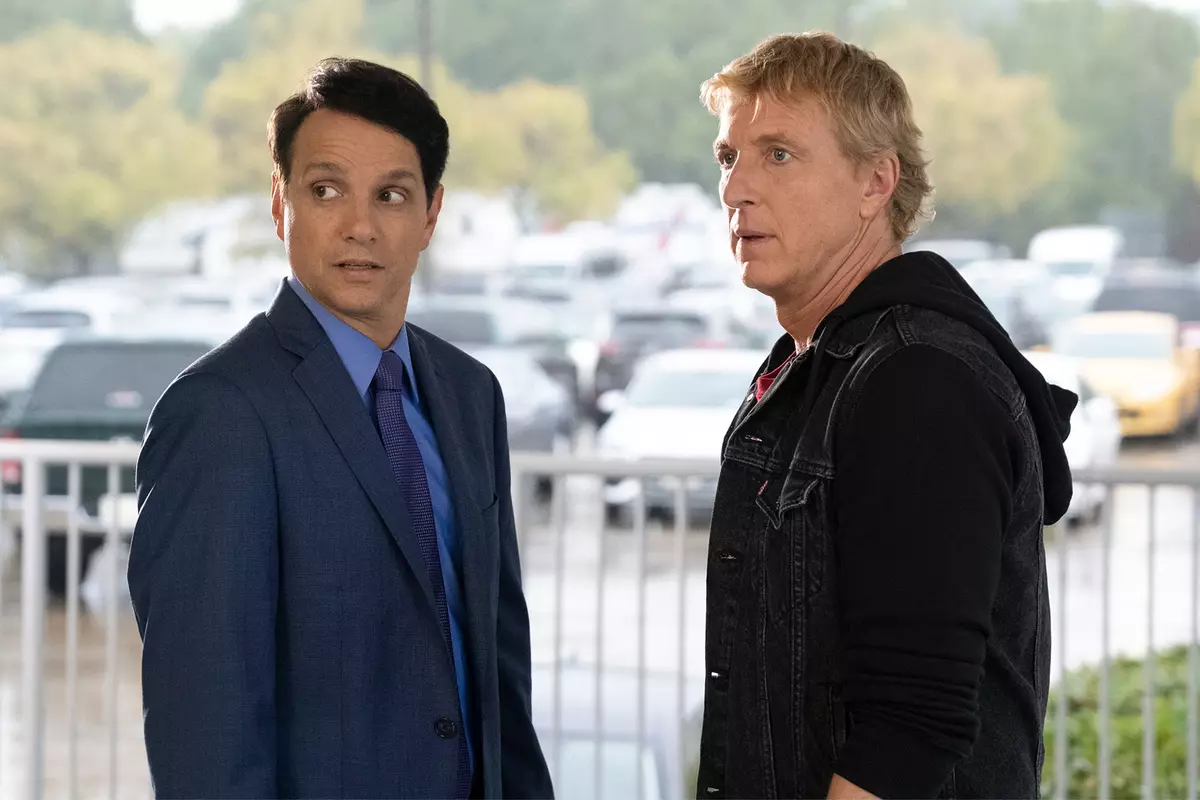 "Cobra Kai" үчүнчү сезондун постери тарабынан жарыяланган