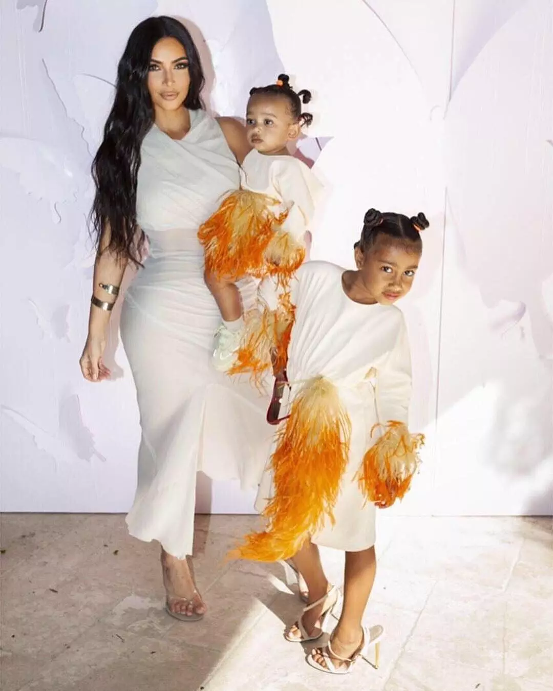 Neobișnuit nicăieri: Kim Kardashian și Kanye West au anunțat numele fiului și a arătat fotografii 96612_5