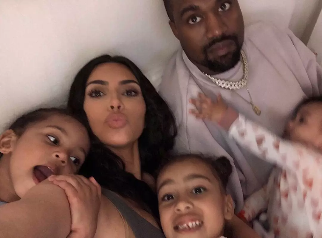 Unusual Nowhere: Kim Kardashian and Kanye West announced the name of the Son and showed photos 96612_6