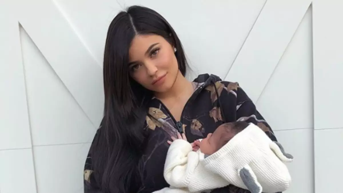 Kylie Jenner: "Bersalin membuat saya kurang mementingkan diri sendiri"