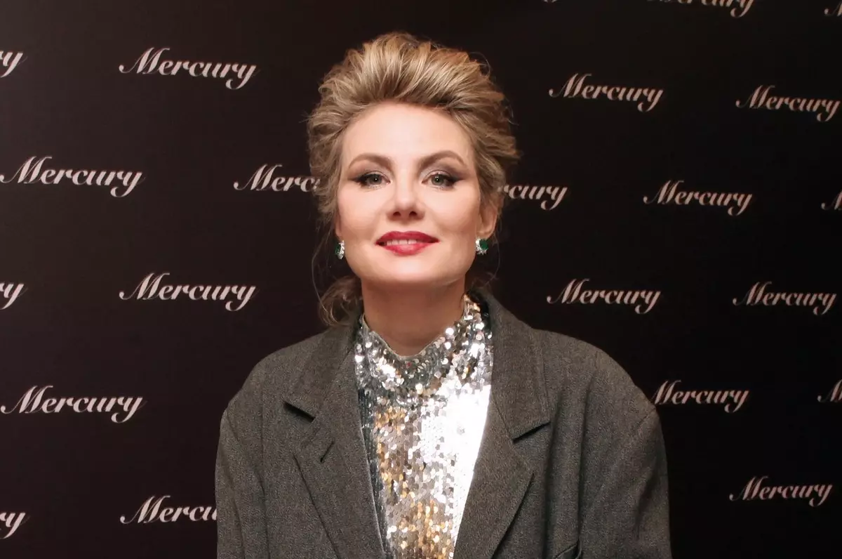 Renata Litvinova Congratulated Zemfira Happy Birthday Spicy Video.