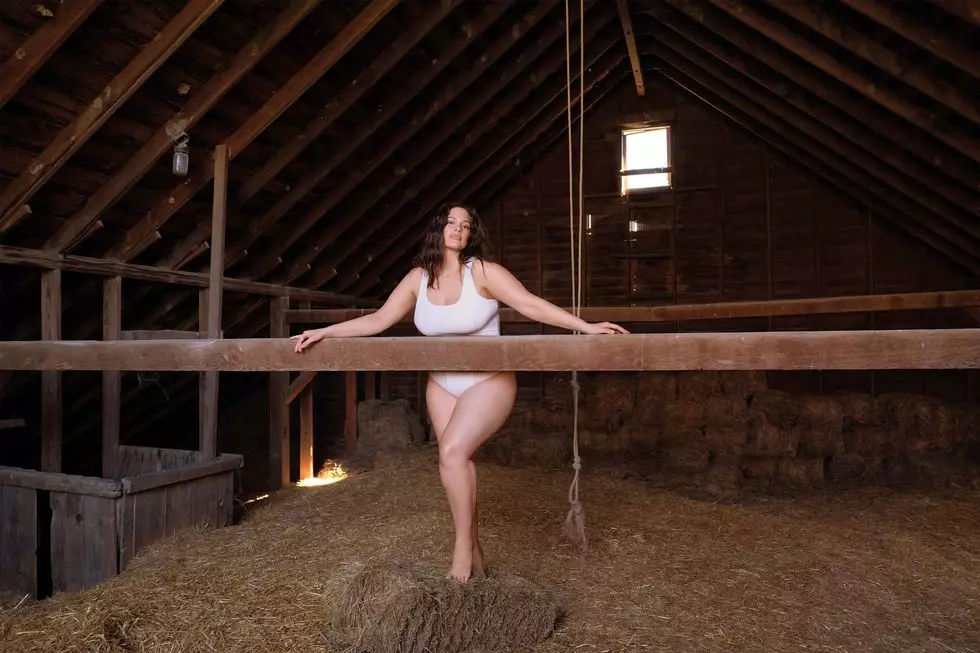 Modely Plus-Size Ashley Graham dia nitantara ny fiterahana an-trano: 