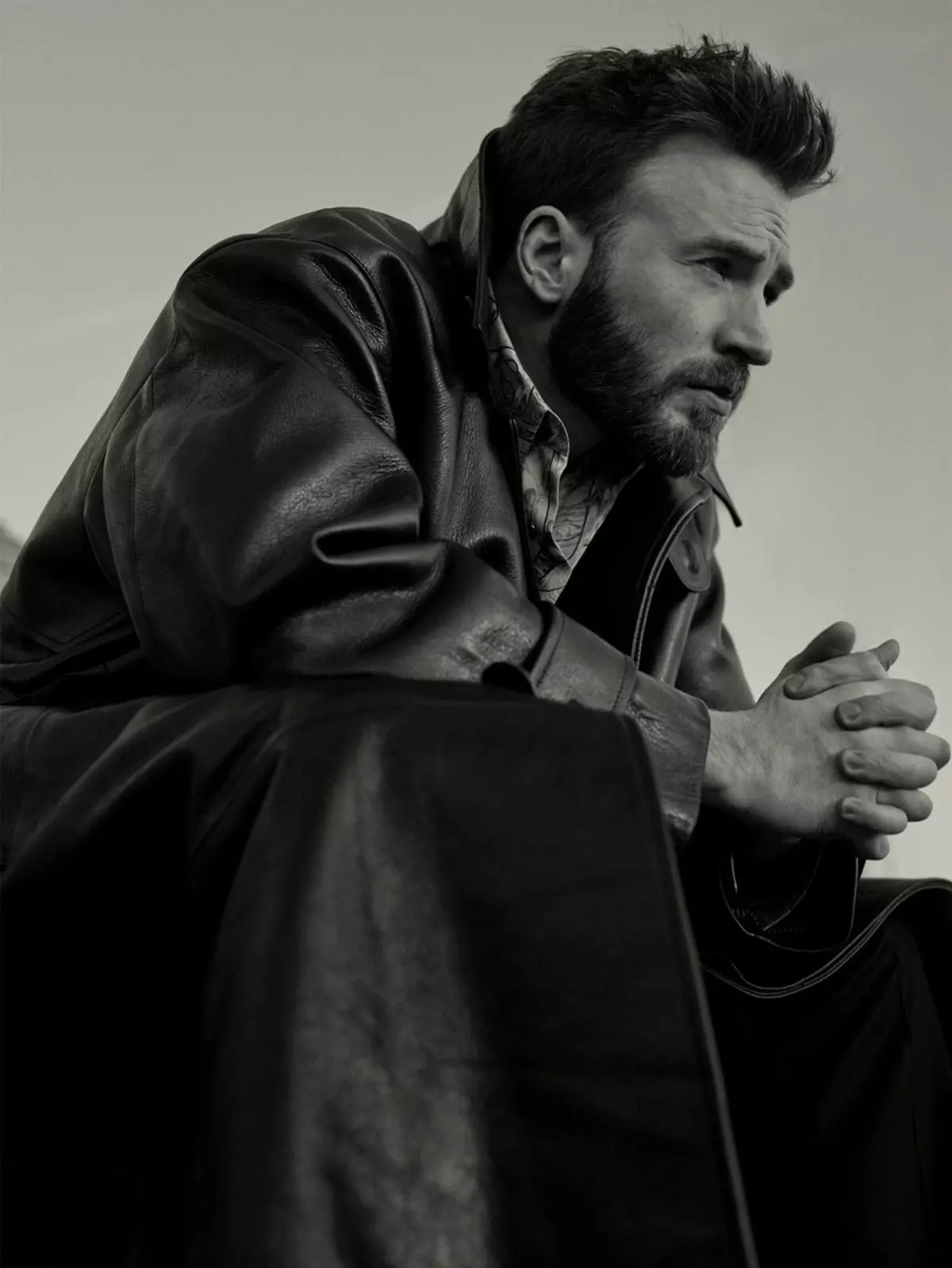 Chris Evans v nestandardni fotografiji Shoot za Esquire: 