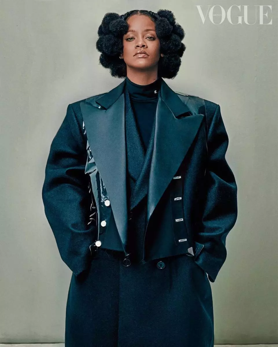 Rihanna hrála na fotografické relaci pro módu a řekl o devátém albu 97556_2