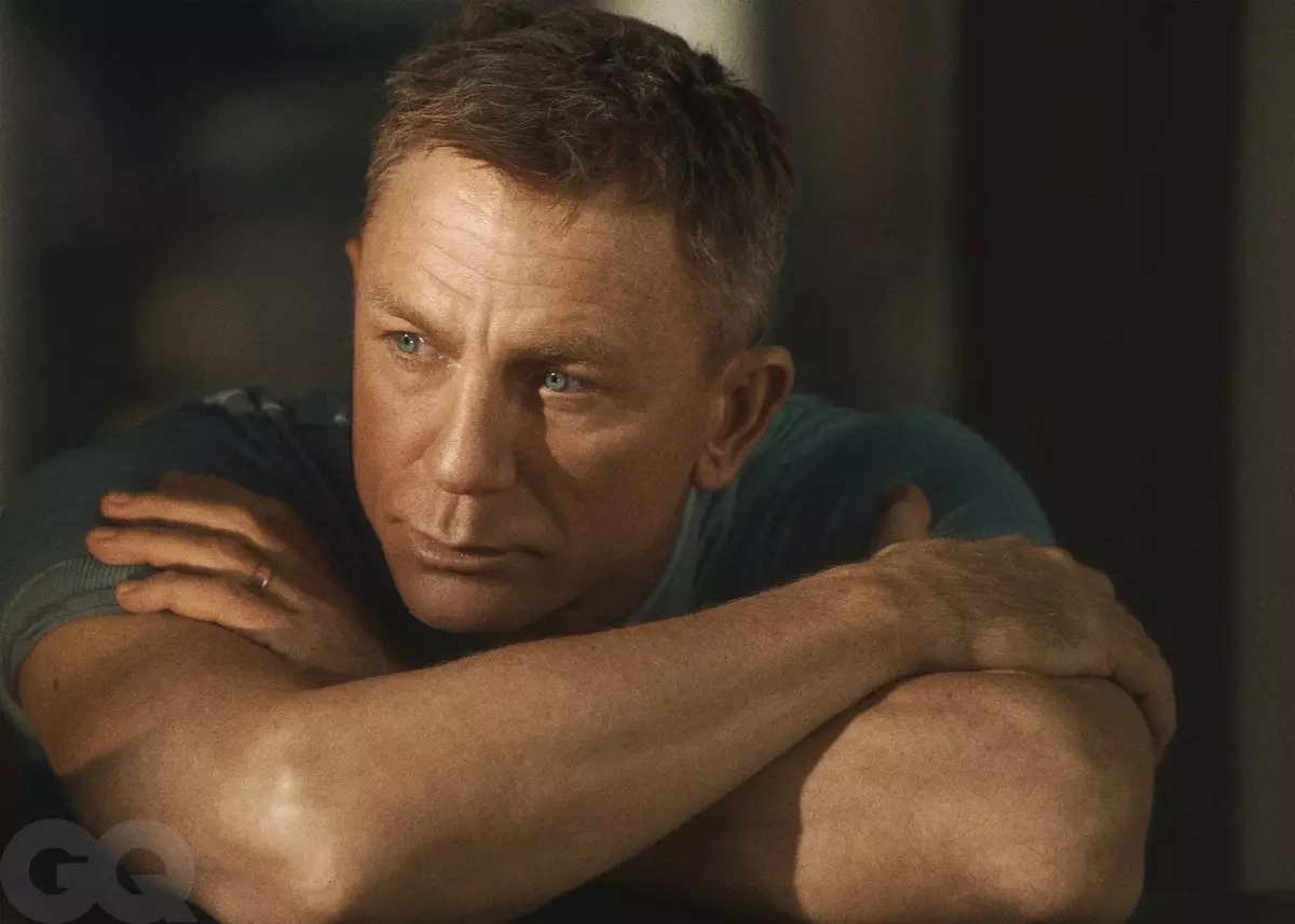 52-årige Daniel Craig dekoreret omslaget GQ Shirtless 97564_8