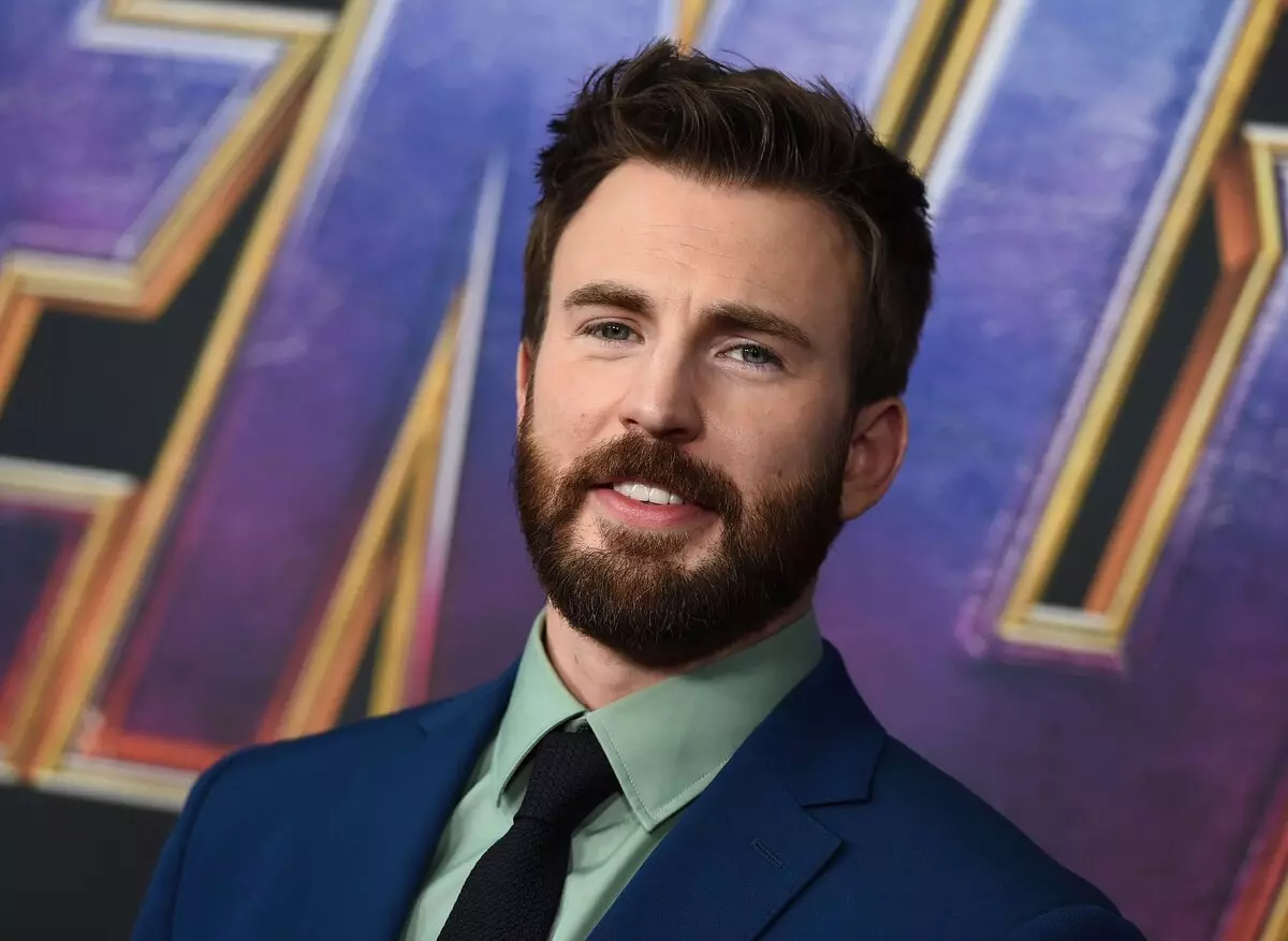 Chris Evans ບອກວ່າເປັນຫຍັງ Instagram ເລີ່ມຕົ້ນ: "ຂ້ອຍຮູ້ສຶກວ່າເກົ່າຫຼາຍ"