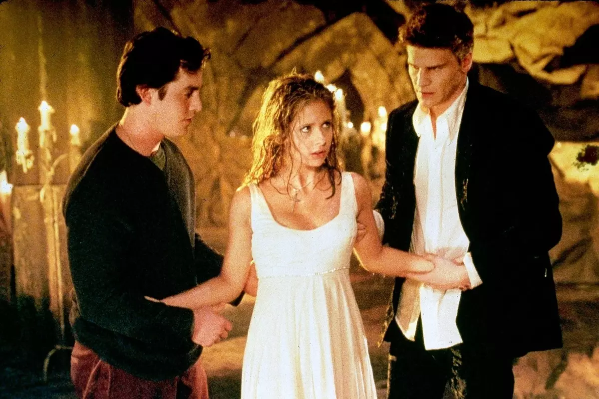 Sarah Michelle Gellar Sea i luga o le ofu tutusa mai le "Buffy - Vampire Beghter