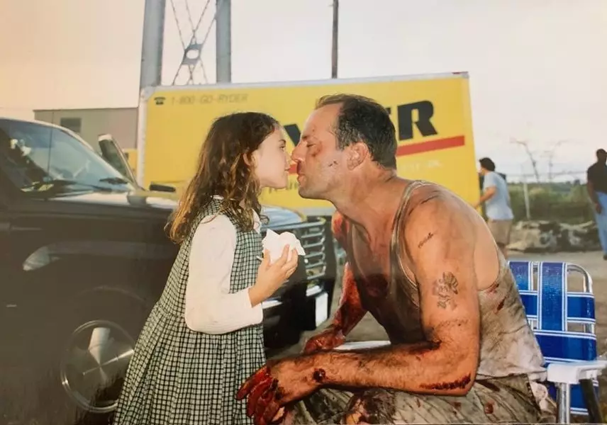 Vajza Bruce Willis ndau fotot e arkivit nga xhirimet 