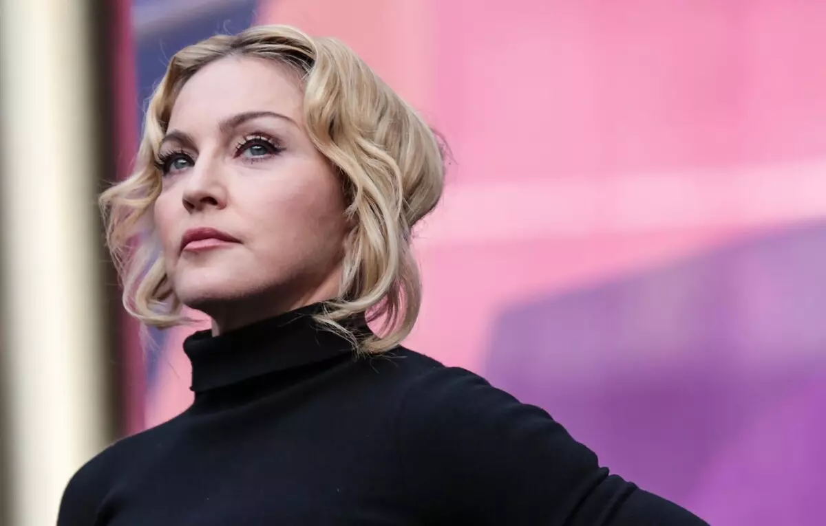 Madonna se pitala o epidemiji COVID-19, sjedeći goli u kadi