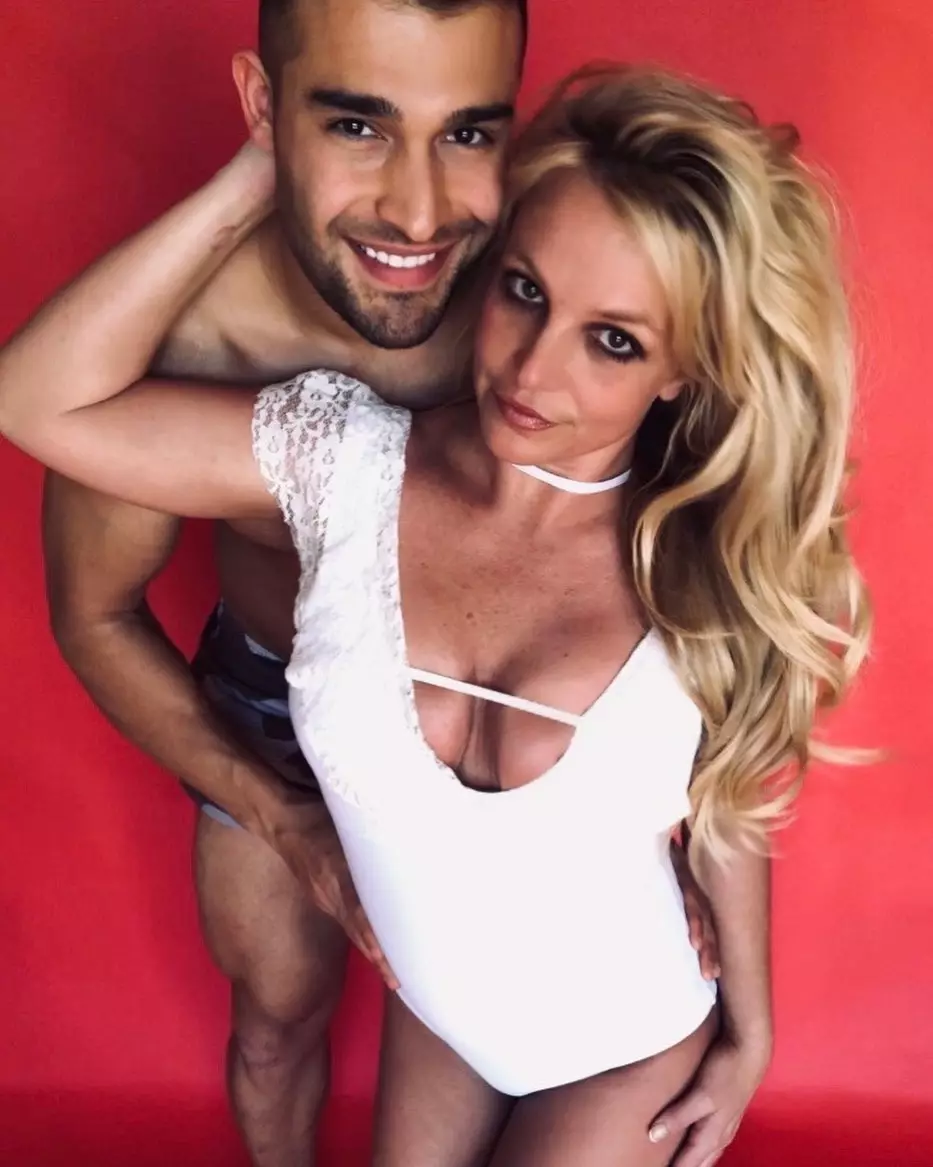 Britney Spears Những người hâm mộ bị xáo trộn với những bức ảnh không trung thực 