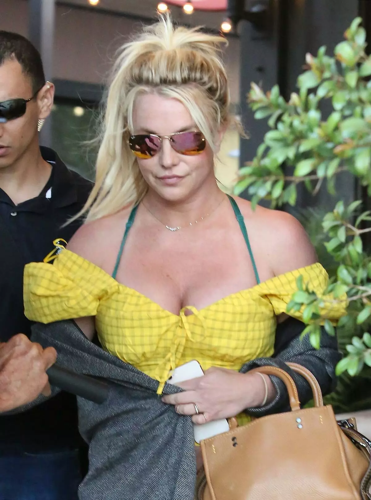 I-Britney Spears ikhiphe imibono yabalandeli besebenzisa ividiyo esebenzisa ividiyo ngomdanso 98144_3