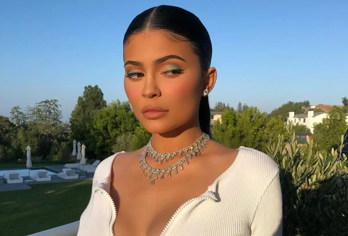 Pasyans pete: Kylie Jenner plenyen sou difikilte yo nan lavi zetwal