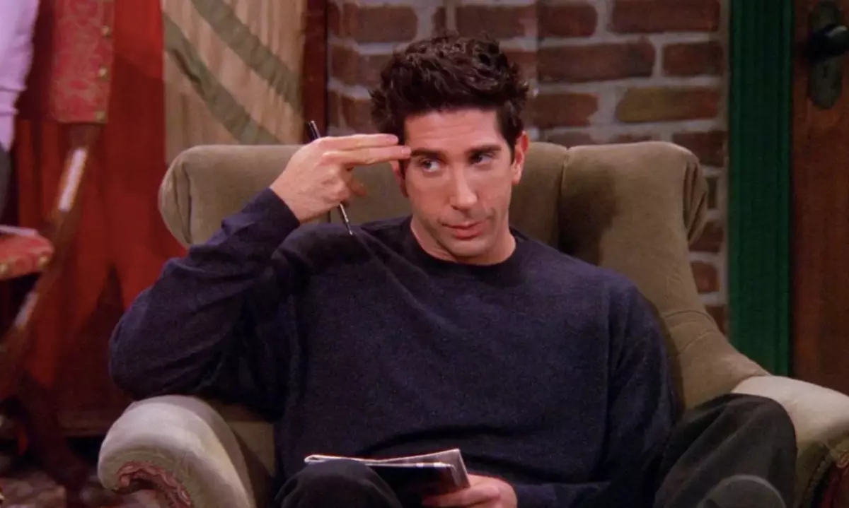 Slišal je glasove: Fan "Prijatelji" Shoss Ross Geller v shizofreniji